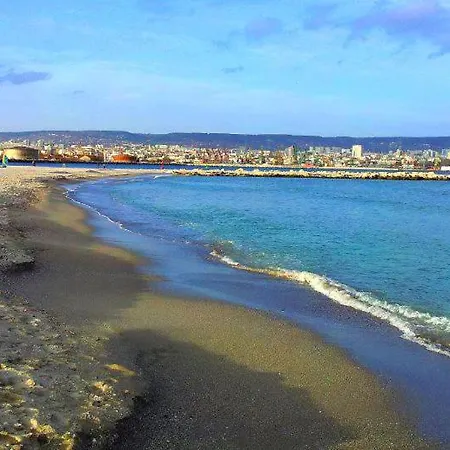 奥德索斯公寓 公寓 *