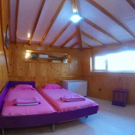 奥德索斯公寓 瓦爾納